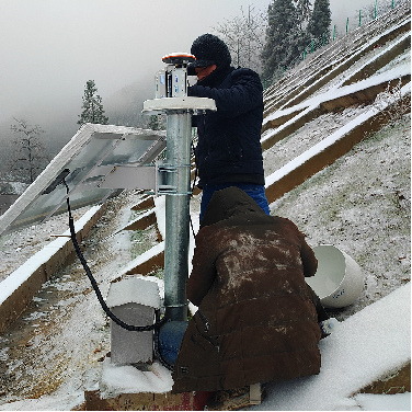 叙永至威信（四川境内）高速公路边坡监测施工现场